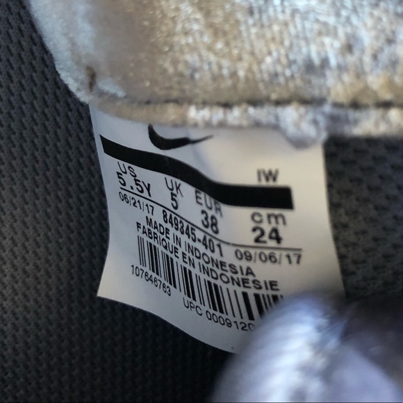 Nike Air Force 1 LV8 Velvet - Picture 6 of 7